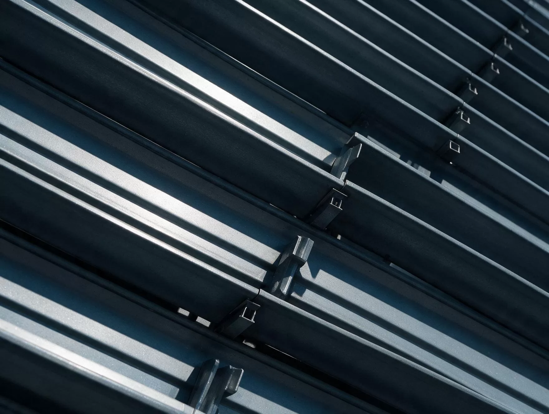 Tôles d'acier brute, galvanisée et électrozinguée – façade métallique COMAT